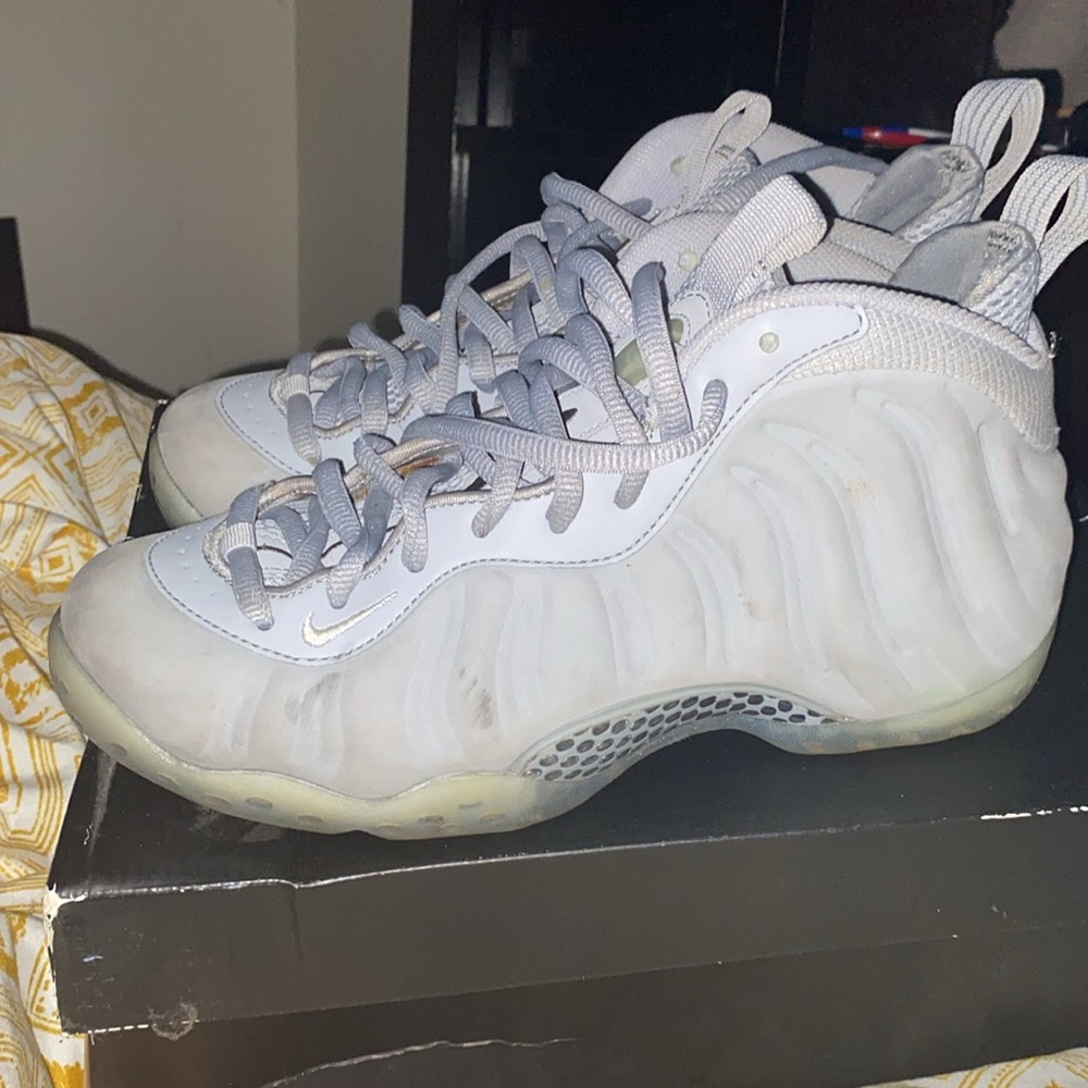 selling these size 8 - Picture 3 of 4